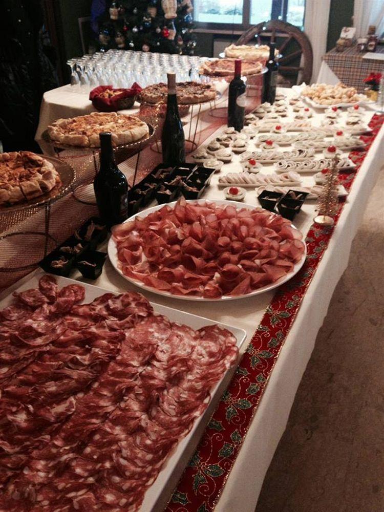 Hotel Ristorante La Grotta Кастильоне-делле-Стивьере Экстерьер фото