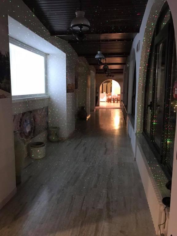 Hotel Ristorante La Grotta Кастильоне-делле-Стивьере Экстерьер фото
