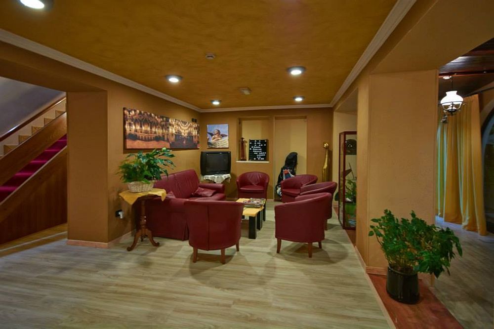 Hotel Ristorante La Grotta Кастильоне-делле-Стивьере Экстерьер фото